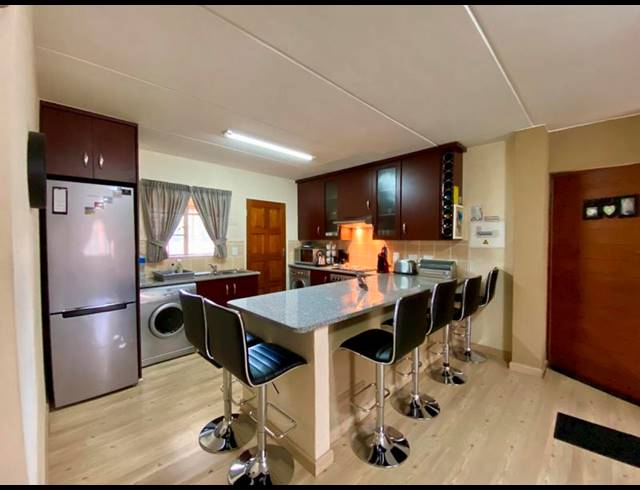 2 BEDROOM APARTMENT FOR SALE IN SUNDOWNER